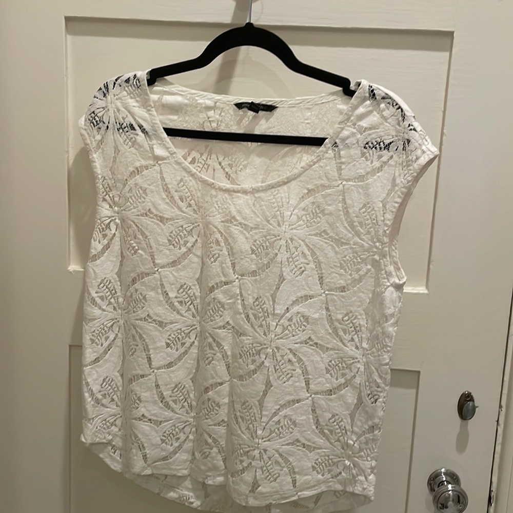 Banana Republic small white, lace t-shirt